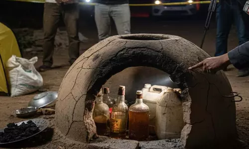 तंदूरी चूल्हे में छुपाकर अवैध शराब तस्करी का खुलासा, दो गिरफ्तार