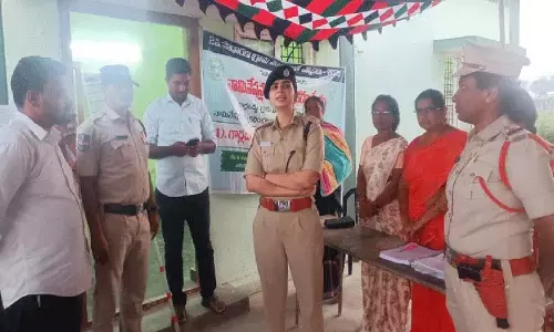 कल्लूर ACP वसुंधरा यादव ने नामांकन केंद्रों का दौरा किया