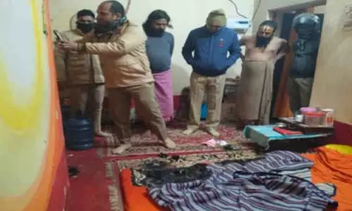UP: स्वामी महेश योगी के आश्रम में देर रात लगी आग, संदिग्ध हमला