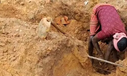 ज़मीन की smuggling से अरबों टका का मुनाफ़ा, किसी को कुछ पता नहीं! ज़मीन की smuggling से अरबों टका का मुनाफ़ा, किसी को कुछ पता नहीं!