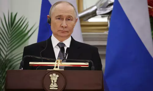 होटल स्टाफ ने फोटो के लिए रिक्वेस्ट की, Putin ने मान लिया: रूसी मीडिया होटल स्टाफ ने फोटो के लिए रिक्वेस्ट की, Putin ने मान लिया: रूसी मीडिया