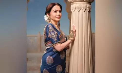 Nita Ambani ने कलाकारों के सम्मान में स्वदेश स्टोर पर सेलिब्रेशन रखा Nita Ambani ने कलाकारों के सम्मान में स्वदेश स्टोर पर सेलिब्रेशन रखा