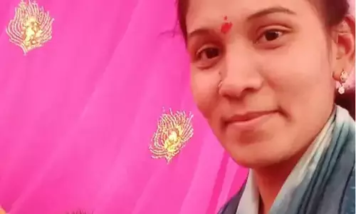 युवती ने घर में फांसी लगाकर की खुदकुशी, परिवार में छाया मातम युवती ने घर में फांसी लगाकर की खुदकुशी, परिवार में छाया मातम