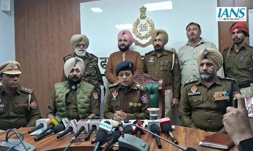 गांव में हुई सनसनीखेज वारदात का पुलिस ने किया खुलासा, तीन मुख्य आरोपियों को गिरफ्तार
