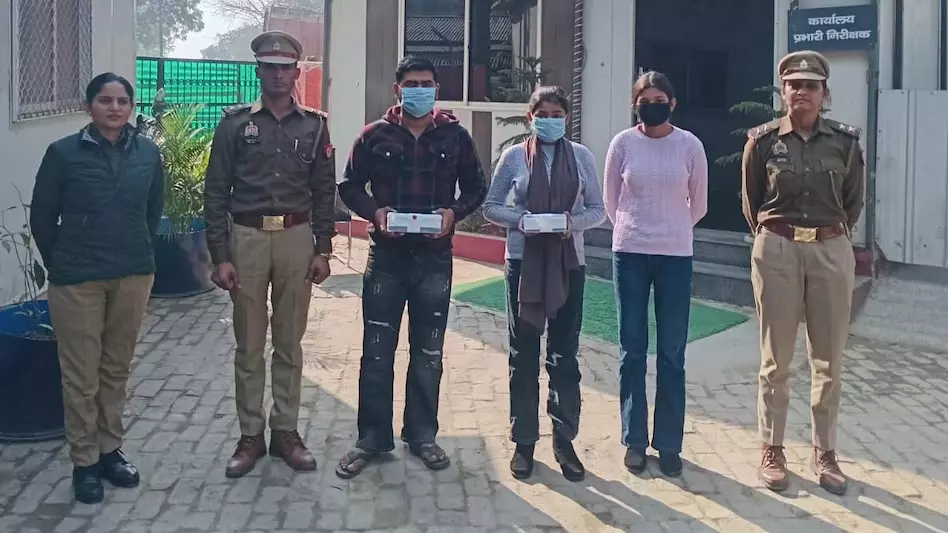 हनीट्रैप गैंग चला रही दो बहनें गिरफ्तार, अविवाहित लड़के की शिकायत के बाद हुआ खुलासा हनीट्रैप गैंग चला रही दो बहनें गिरफ्तार, अविवाहित लड़के की शिकायत के बाद हुआ खुलासा