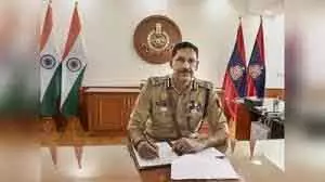 पैनल ने नई एक्साइज पॉलिसी का ड्राफ्ट CMO को फाइनल अप्रूवल के लिए सौंपा पैनल ने नई एक्साइज पॉलिसी का ड्राफ्ट CMO को फाइनल अप्रूवल के लिए सौंपा