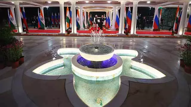 Russian राष्ट्रपति पुतिन ने मोदी के घर पर स्पेशल डिनर होस्ट किया Russian राष्ट्रपति पुतिन ने मोदी के घर पर स्पेशल डिनर होस्ट किया