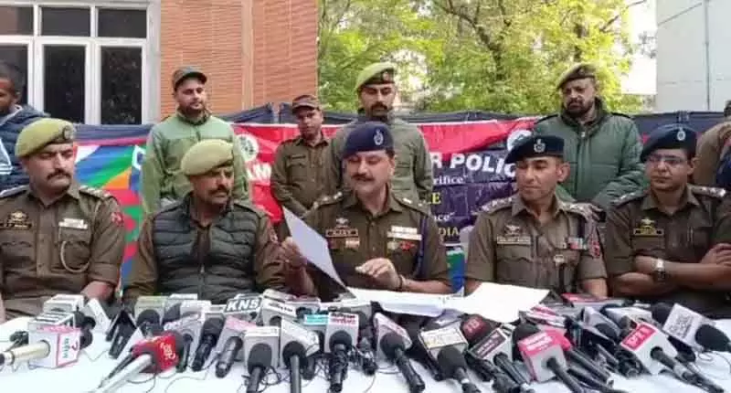 Jammu क्षेत्र में बड़े सीमा पार नार्को टेरर नेटवर्क का भंडाफोड़; 5 गिरफ्तार Jammu क्षेत्र में बड़े सीमा पार नार्को टेरर नेटवर्क का भंडाफोड़; 5 गिरफ्तार