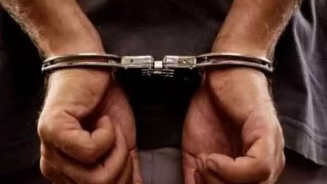 Delhi Police ने पाइपलाइनों से ईंधन चोरी करने के आरोप में दो गिरफ्तार Delhi Police ने पाइपलाइनों से ईंधन चोरी करने के आरोप में दो गिरफ्तार