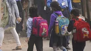 Leh: शीतलहर के कारण लेह में स्कूलों की छुट्टियाँ घोषित Leh: शीतलहर के कारण लेह में स्कूलों की छुट्टियाँ घोषित