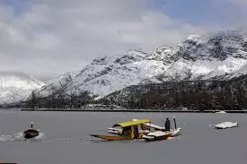 Srinagar: कश्मीर में रात का तापमान सामान्य से ऊपर दर्ज Srinagar: कश्मीर में रात का तापमान सामान्य से ऊपर दर्ज