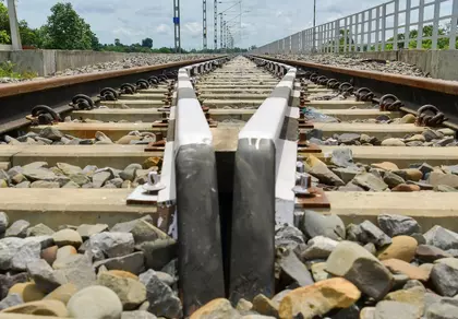 Kochi रेलवे ट्रैक पर पीसने वाला पत्थर मिला, जांच जारी Kochi रेलवे ट्रैक पर पीसने वाला पत्थर मिला, जांच जारी