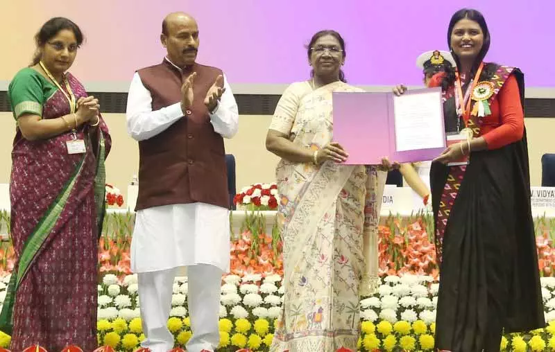 राष्ट्रपति ने कुल्लू के NGO के संस्थापक को राष्ट्रीय पुरस्कार प्रदान किया राष्ट्रपति ने कुल्लू के NGO के संस्थापक को राष्ट्रीय पुरस्कार प्रदान किया