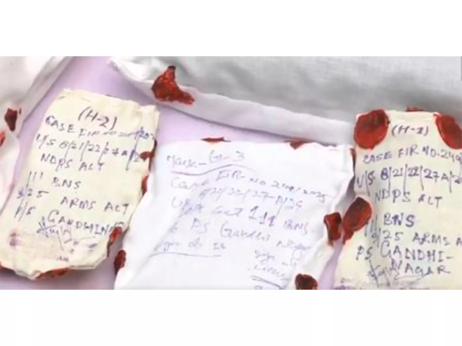 जम्मू-कश्मीर: पुलिस ने Jammu में नार्को-आतंकवादी मॉड्यूल का भंडाफोड़ किया जम्मू-कश्मीर: पुलिस ने Jammu में नार्को-आतंकवादी मॉड्यूल का भंडाफोड़ किया