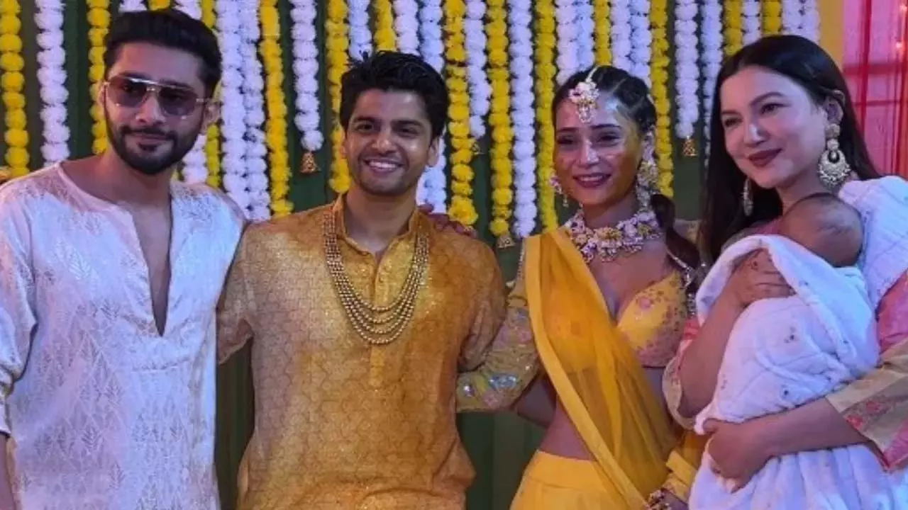Sara-Krish हल्दी: गौहर और ज़ैद ने नवजात बेटे के साथ डेब्यू किया Sara-Krish हल्दी: गौहर और ज़ैद ने नवजात बेटे के साथ डेब्यू किया