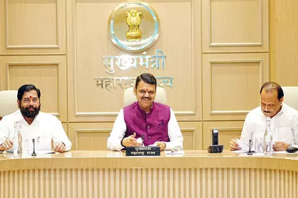 महायुति सरकार: आरक्षण के उथल-पुथल के बीच इंफ्रास्ट्रक्चर में अहम उपलब्धियां महायुति सरकार: आरक्षण के उथल-पुथल के बीच इंफ्रास्ट्रक्चर में अहम उपलब्धियां