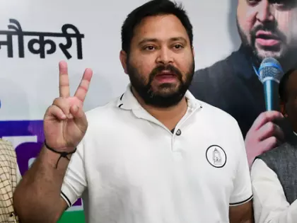 तेजस्वी की गैरहाजिरी पर गरमाई राजनीतिक बहस, नीरज कुमार ने मांगा स्पष्टीकरण तेजस्वी की गैरहाजिरी पर गरमाई राजनीतिक बहस, नीरज कुमार ने मांगा स्पष्टीकरण