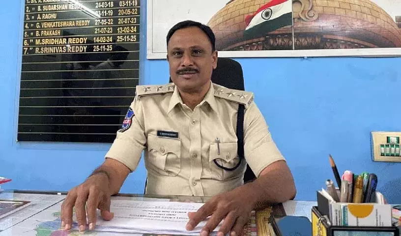 अवैध तस्करी पर रोक लगाने के लिए उठाए गए कदम: DSP श्रीनिवास रेड्डी अवैध तस्करी पर रोक लगाने के लिए उठाए गए कदम: DSP श्रीनिवास रेड्डी