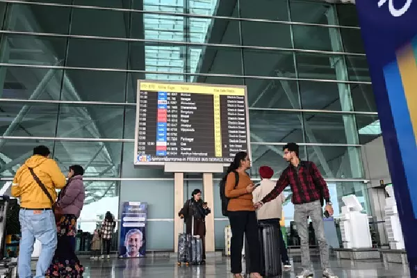 IndiGo crisis: सिंगापुर के हाई कमिश्नर देवघर में जूनियर की शादी में शामिल नहीं हो पाए IndiGo crisis: सिंगापुर के हाई कमिश्नर देवघर में जूनियर की शादी में शामिल नहीं हो पाए