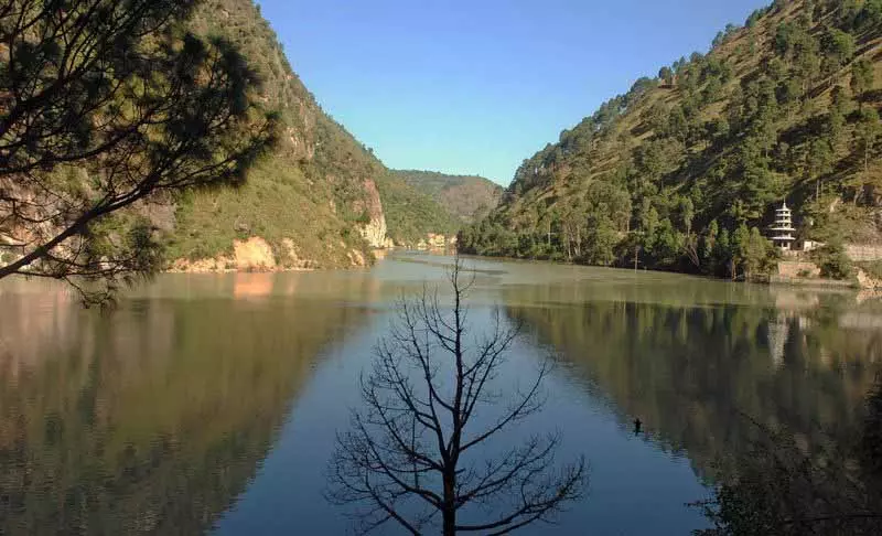 Himachal की लार्जी झील एडवेंचर के लिए तैयार Himachal की लार्जी झील एडवेंचर के लिए तैयार
