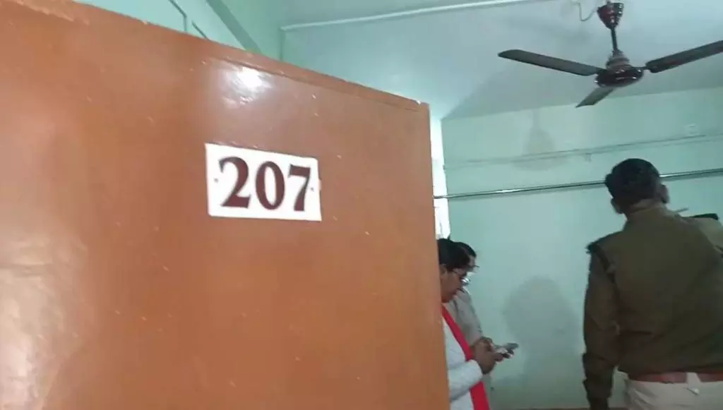 होटल में ठहरी युवती की संदिग्ध मौत, साथ पहुंचा युवक फरार होटल में ठहरी युवती की संदिग्ध मौत, साथ पहुंचा युवक फरार