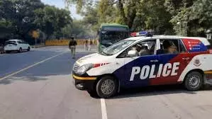 New Delhi: मोबाइल स्नैचर्स गैंग का पर्दाफाश, दिल्ली पुलिस ने 103 मोबाइल जब्त किए New Delhi: मोबाइल स्नैचर्स गैंग का पर्दाफाश, दिल्ली पुलिस ने 103 मोबाइल जब्त किए