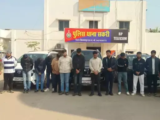 कांग्रेस नेता और व्यापारी के बेटे गिरफ्तार, सड़क पर मनाया था बर्थ-डे कांग्रेस नेता और व्यापारी के बेटे गिरफ्तार, सड़क पर मनाया था बर्थ-डे