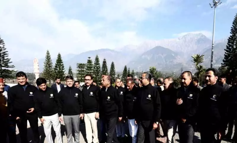 हिमाचल विधानसभा सत्र, BJP विधायक चिट्टा मुक्त हिमाचल जैकेट पहनकर सदन में पहुंचे हिमाचल विधानसभा सत्र, BJP विधायक चिट्टा मुक्त हिमाचल जैकेट पहनकर सदन में पहुंचे