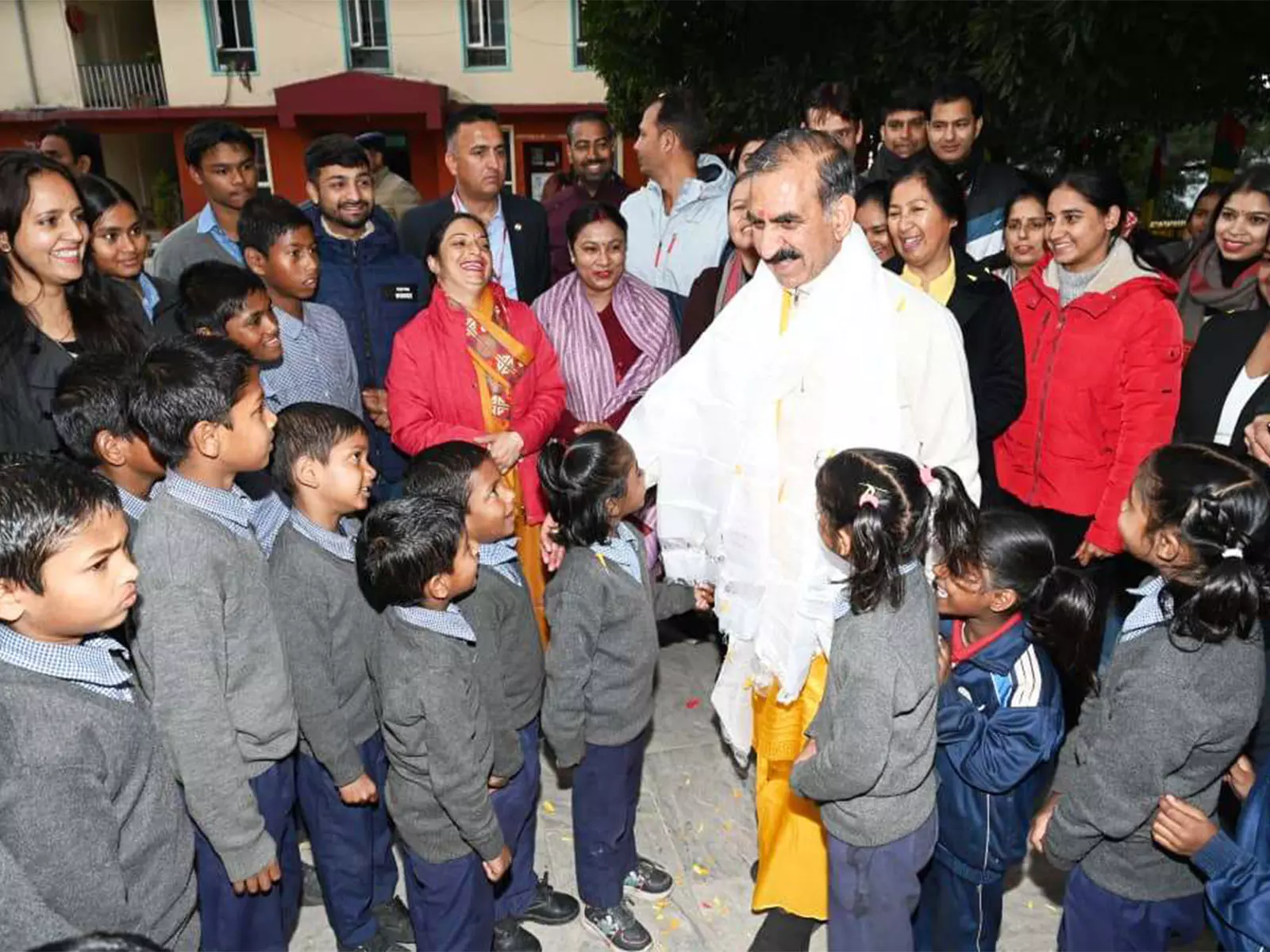 हिमाचल प्रदेश के CM सुखू ने धर्मशाला के टोंग-लेन स्कूल के छात्रों से बातचीत की हिमाचल प्रदेश के CM सुखू ने धर्मशाला के टोंग-लेन स्कूल के छात्रों से बातचीत की