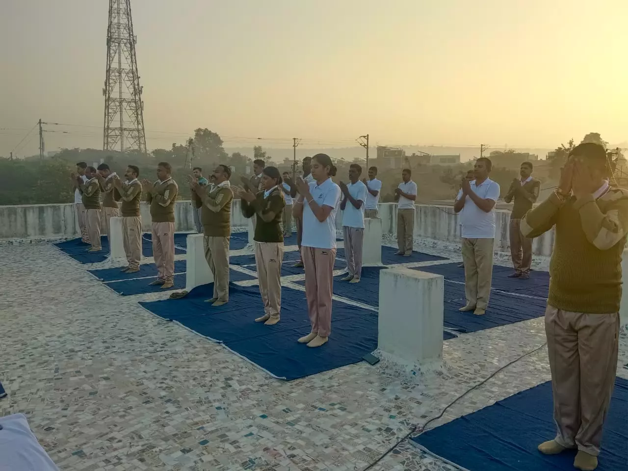होमगार्ड स्थापना दिवस की श्रृंखला में 05 दिसम्बर को योगा अभ्यास व वाहन जागरूकता होमगार्ड स्थापना दिवस की श्रृंखला में 05 दिसम्बर को योगा अभ्यास व वाहन जागरूकता