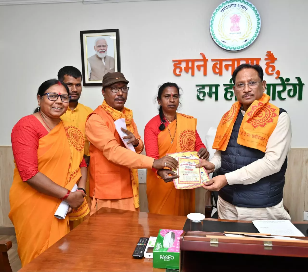 CM साय से अखिल विश्व गायत्री परिवार के सदस्यों ने सौजन्य मुलाकात की CM साय से अखिल विश्व गायत्री परिवार के सदस्यों ने सौजन्य मुलाकात की