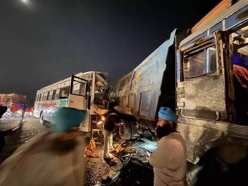 Amritsar: टिपर ट्रक ड्राइवर पर हादसे के लिए मामला दर्ज किया गया Amritsar: टिपर ट्रक ड्राइवर पर हादसे के लिए मामला दर्ज किया गया