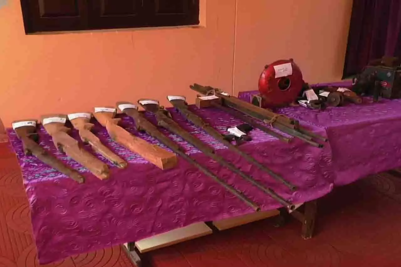 Kandhamal पुलिस ने देसी हथियार बनाने वाली यूनिट का भंडाफोड़ किया Kandhamal पुलिस ने देसी हथियार बनाने वाली यूनिट का भंडाफोड़ किया