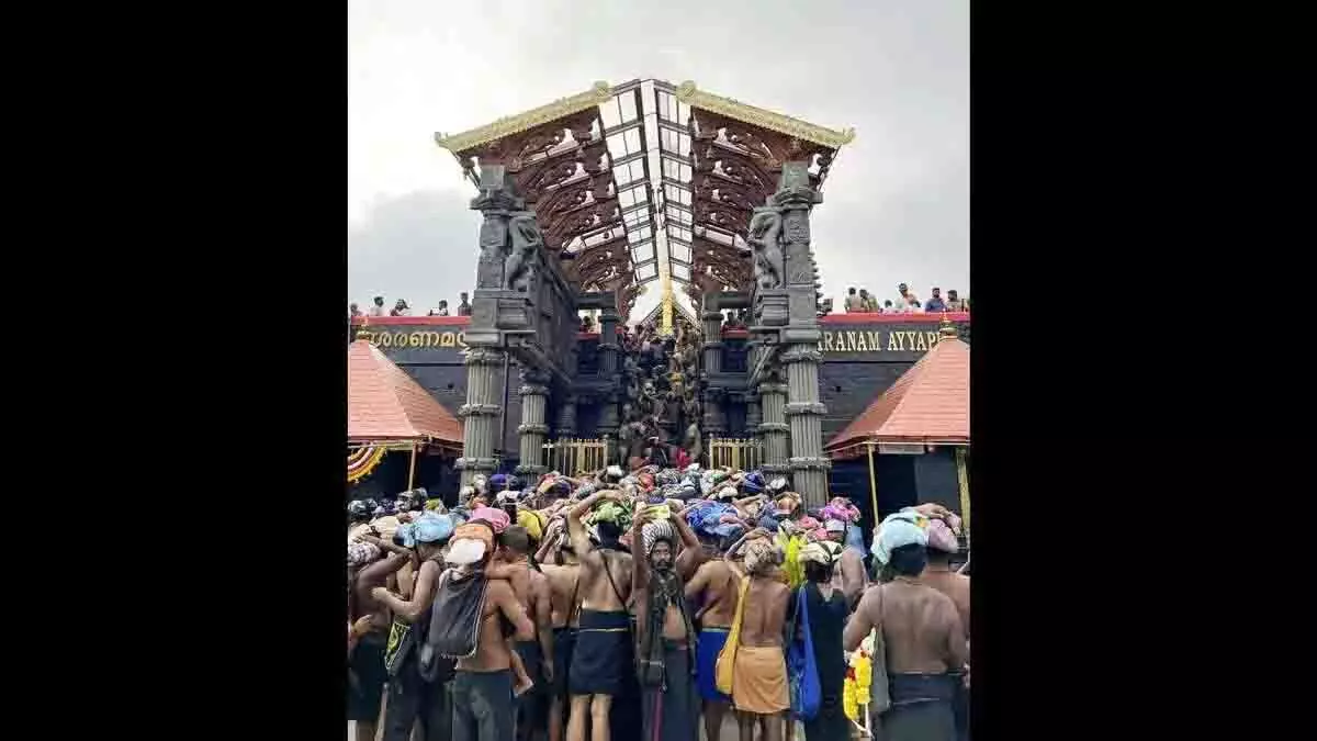 Kerala के सबरीमाला मंदिर में तेलुगु भक्तों पर हमला Kerala के सबरीमाला मंदिर में तेलुगु भक्तों पर हमला