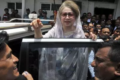Bangladesh: एडवांस्ड मेडिकल ट्रीटमेंट के लिए खालिदा जिया की लंदन यात्रा टली Bangladesh: एडवांस्ड मेडिकल ट्रीटमेंट के लिए खालिदा जिया की लंदन यात्रा टली