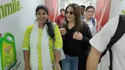 Archana Puran Singh ने हाउसकीपर का पहला हवाई सफर सोशल मीडिया पर साझा किया Archana Puran Singh ने हाउसकीपर का पहला हवाई सफर सोशल मीडिया पर साझा किया