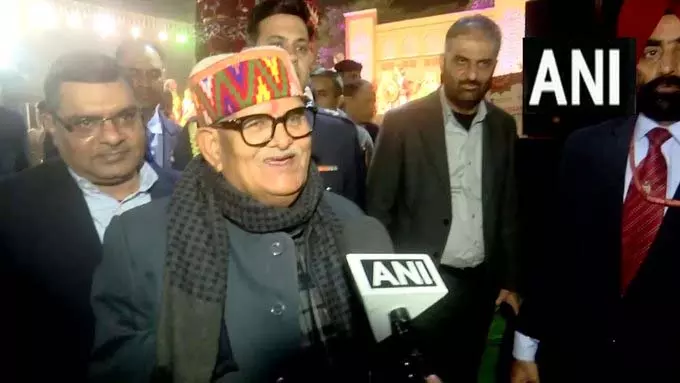 नेशनल हाईवे की दीवार गिरने से सर्विस रोड जाम, स्कूल बस समेत कई वाहन फंसे नेशनल हाईवे की दीवार गिरने से सर्विस रोड जाम, स्कूल बस समेत कई वाहन फंसे