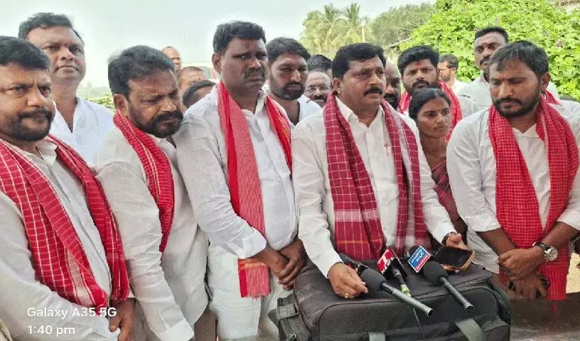 मंत्री Komatireddy को तुरंत बर्खास्त किया जाना चाहिए मंत्री Komatireddy को तुरंत बर्खास्त किया जाना चाहिए
