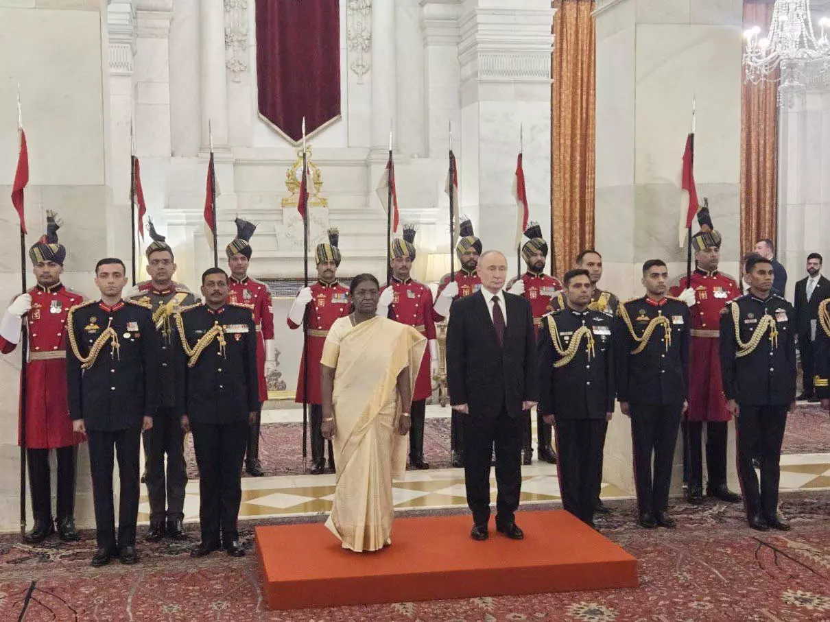 President मुर्मू ने पुतिन का राष्ट्रपति भवन में किया भव्य स्वागत President मुर्मू ने पुतिन का राष्ट्रपति भवन में किया भव्य स्वागत
