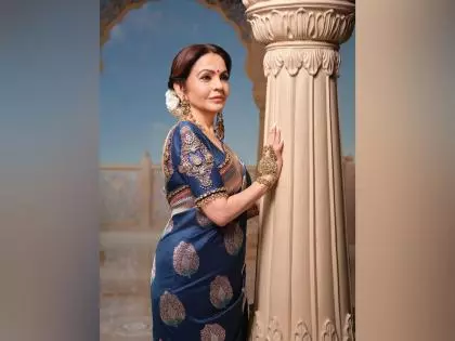 Nita Ambani ने कलाकारों के सम्मान में स्वदेश स्टोर पर सेलिब्रेशन रखा Nita Ambani ने कलाकारों के सम्मान में स्वदेश स्टोर पर सेलिब्रेशन रखा