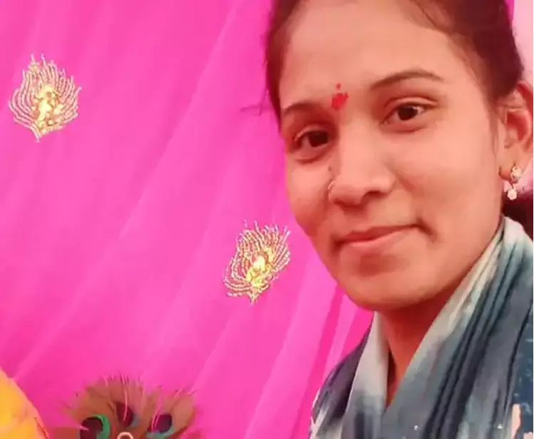 युवती ने घर में फांसी लगाकर की खुदकुशी, परिवार में छाया मातम युवती ने घर में फांसी लगाकर की खुदकुशी, परिवार में छाया मातम