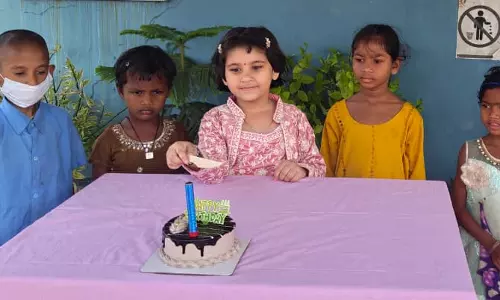 5 साल की बच्ची ने टीबी मरीजों के साथ मनाया अपना जन्मदिन 5 साल की बच्ची ने टीबी मरीजों के साथ मनाया अपना जन्मदिन