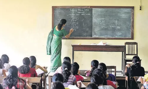 Maharashtra की सरकारी यूनिवर्सिटीज़ के लिए नए टीचर भर्ती नियमों को लेकर विवाद खड़ा हो गया