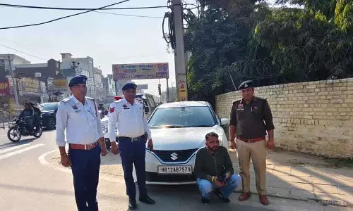 Sirsa में ड्रग पेडलर्स और हथियार डीलरों पर छापेमारी Sirsa में ड्रग पेडलर्स और हथियार डीलरों पर छापेमारी