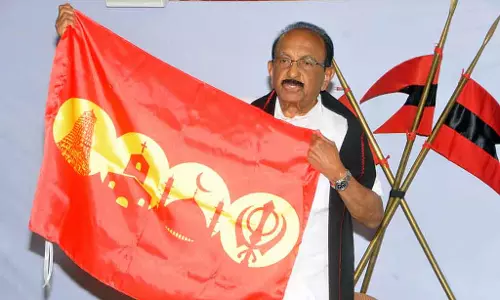 Equality March : वाइको ने झंडा पेश किया Equality March : वाइको ने झंडा पेश किया