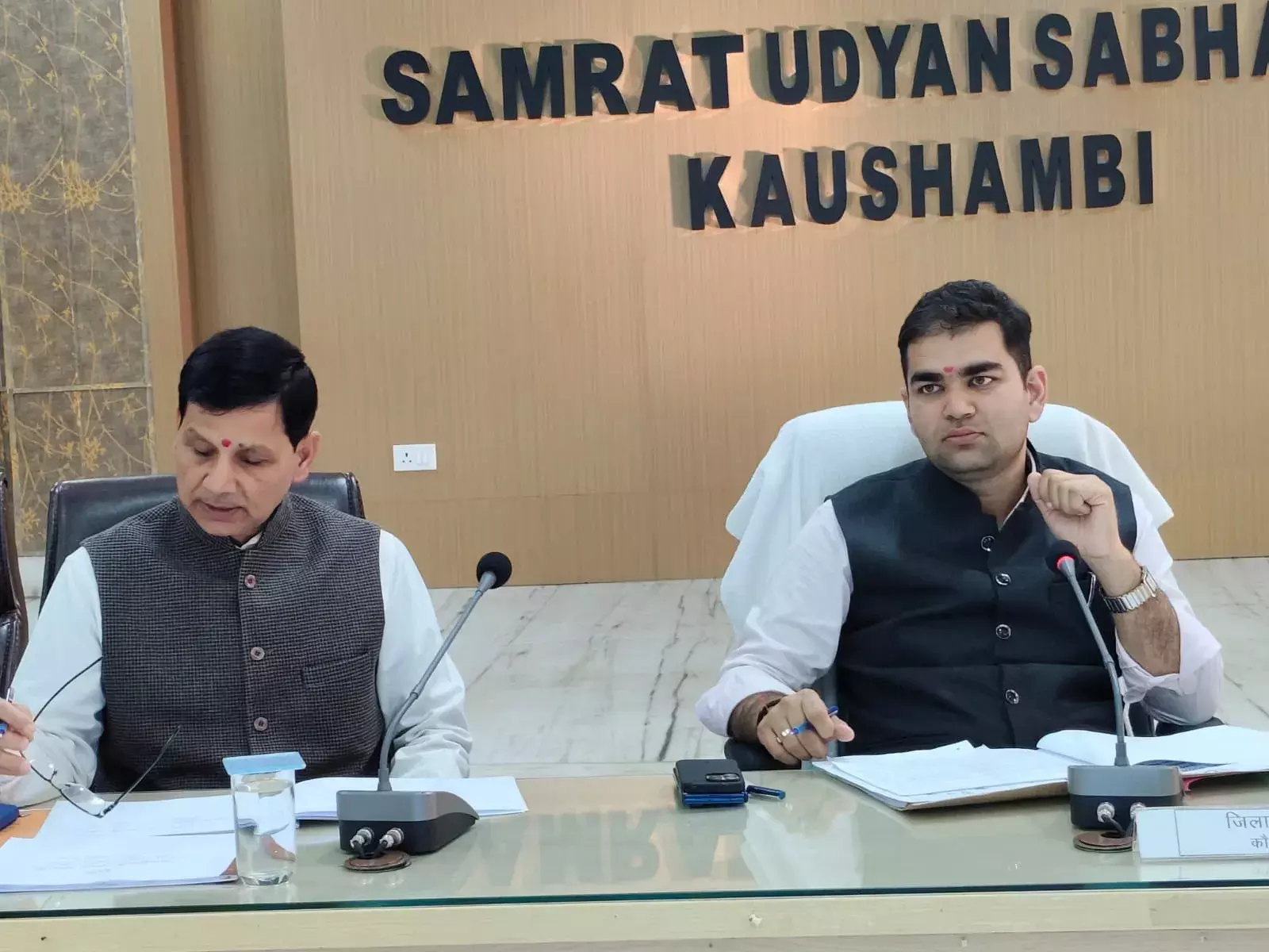Kaushambi: गौशालाओं के चारे को लेकर सख्त निर्देश जारी