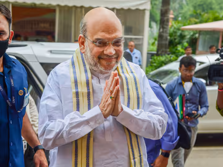 Gandhinagar: पुरानी यादों में डूबे अमित शाह, गुरु से मिले