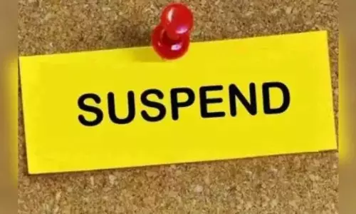 दुर्ग जिले की महिला टीचर सस्पेंड दुर्ग जिले की महिला टीचर सस्पेंड