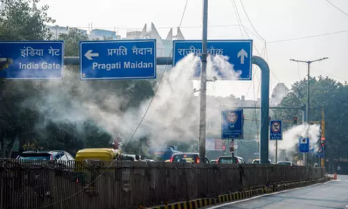 हवा ‘जहर’ बनी: एक्यूआई 400 के पार, अस्पतालों में बढ़े मरीज हवा ‘जहर’ बनी: एक्यूआई 400 के पार, अस्पतालों में बढ़े मरीज