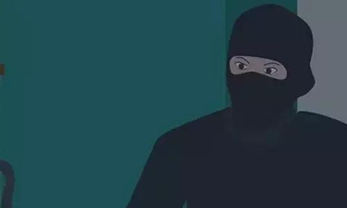 दुर्ग में ड्राइवर के घर डेढ़ लाख की चोरी दुर्ग में ड्राइवर के घर डेढ़ लाख की चोरी